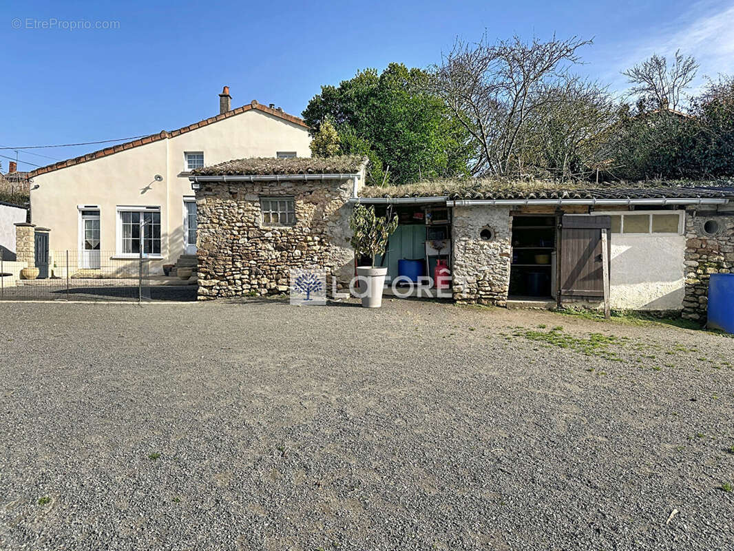 Maison à SAINT-LOUP-LAMAIRE