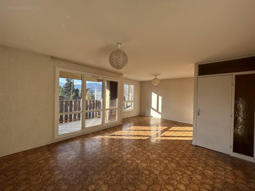 Appartement à PRIVAS