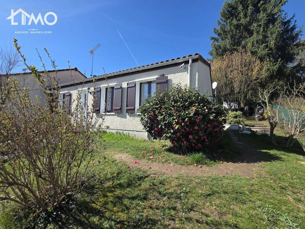 Maison à SAUVIAT-SUR-VIGE