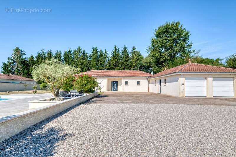 Maison à SAINT-JEAN-DE-THURIGNEUX