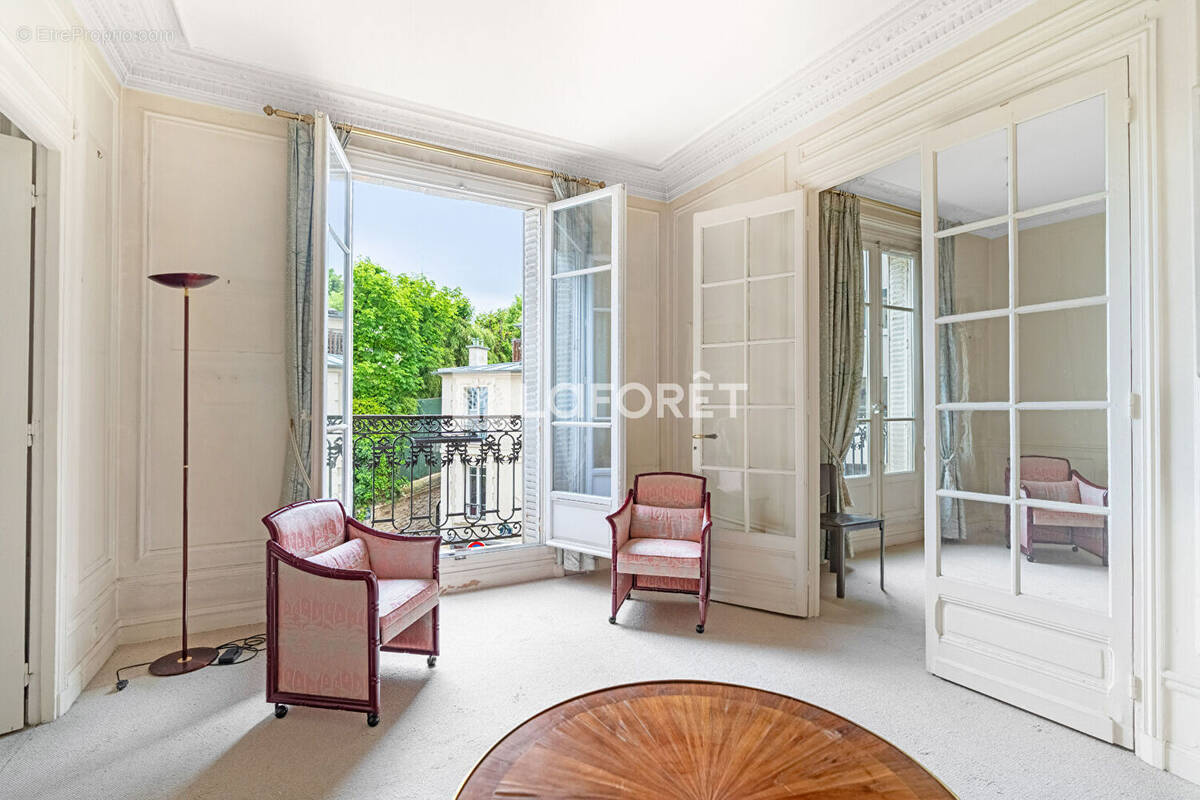 Appartement à PARIS-16E