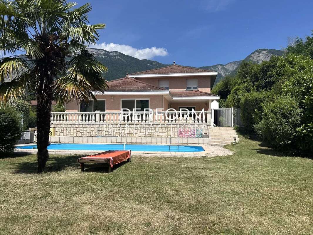 Maison à SAINT-NAZAIRE-LES-EYMES