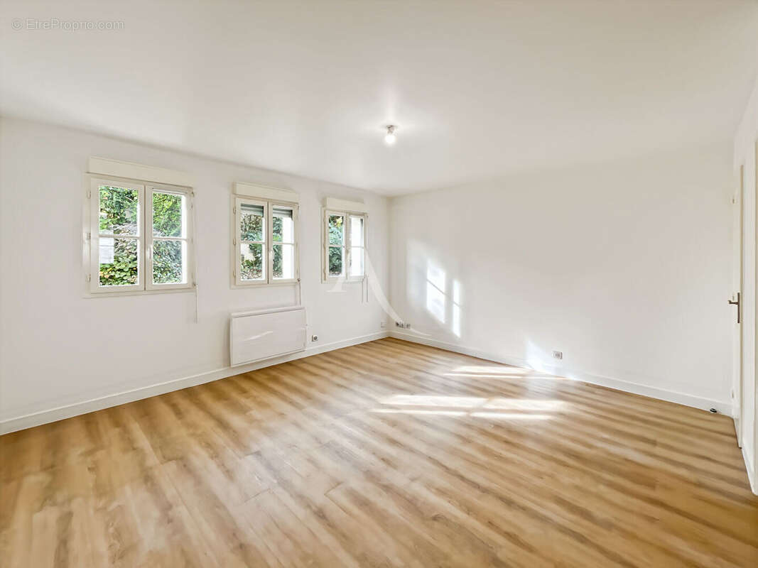 Maison à MOISSY-CRAMAYEL