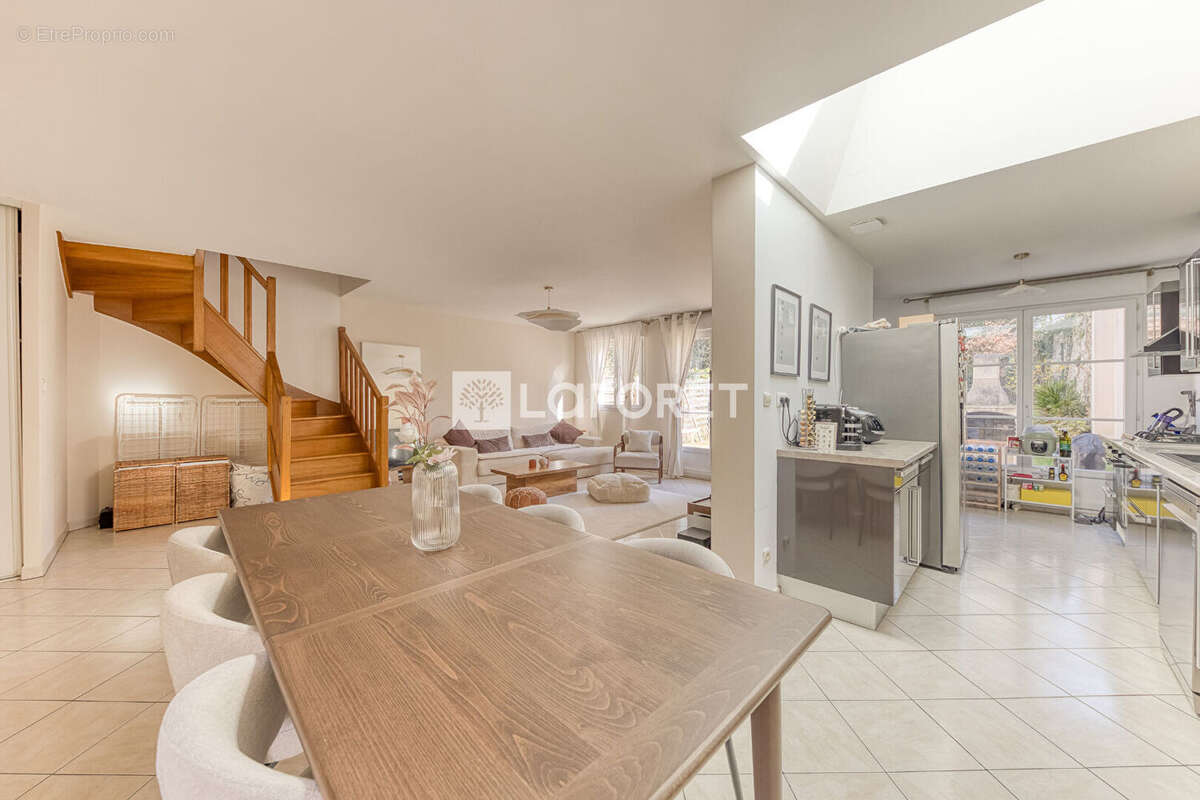 Maison à LA QUEUE-EN-BRIE