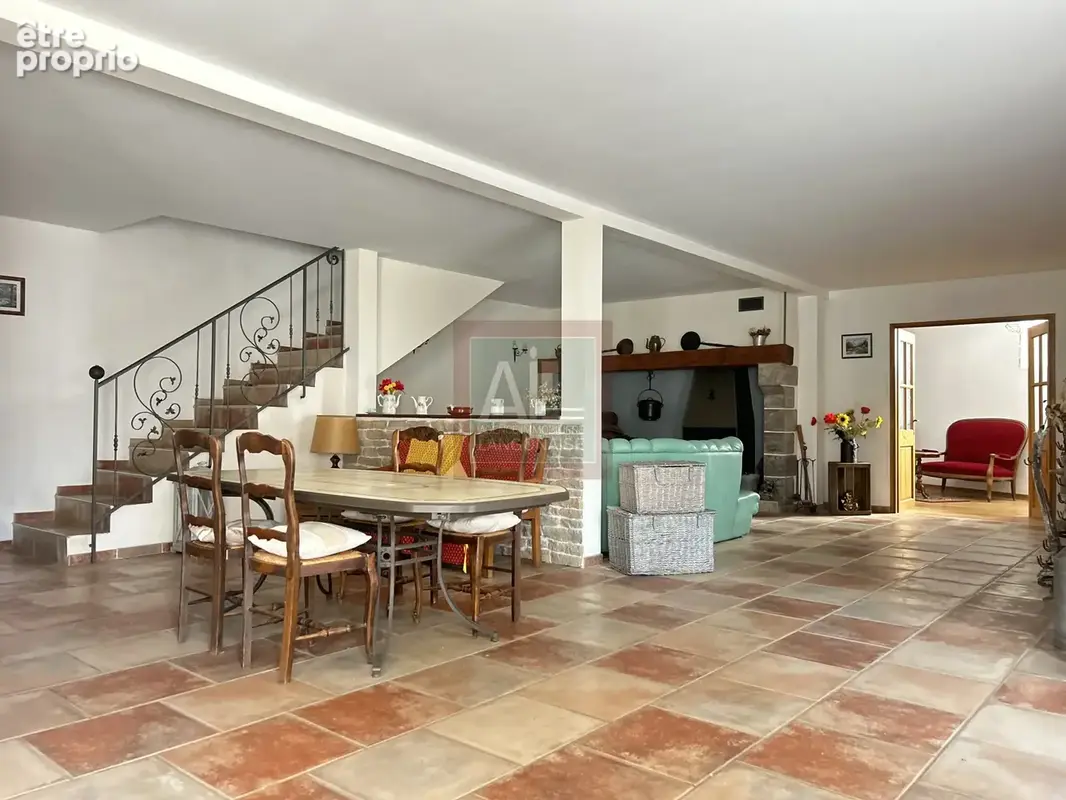 Maison en pierres de 250 m2 entièrement rénovée - photo 9