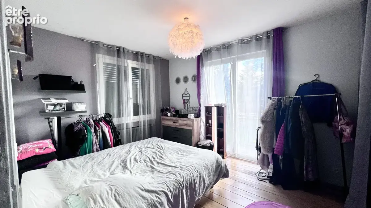Maison familiale avec dépendance, cheminée, chambre en rez-de-chaussée, implantée sur un terrain de 2 500 m2 - photo 9