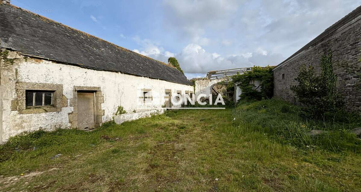 Maison à PLONEVEZ-PORZAY