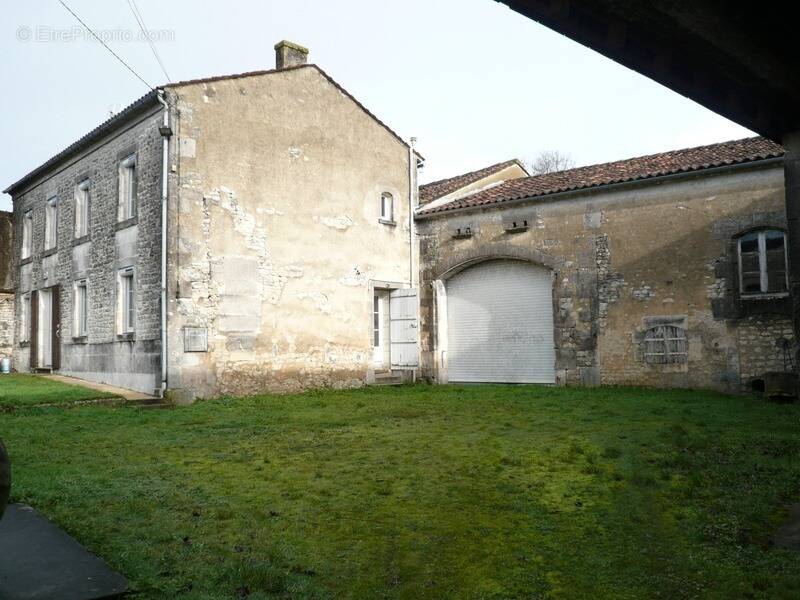 Maison à SEGONZAC