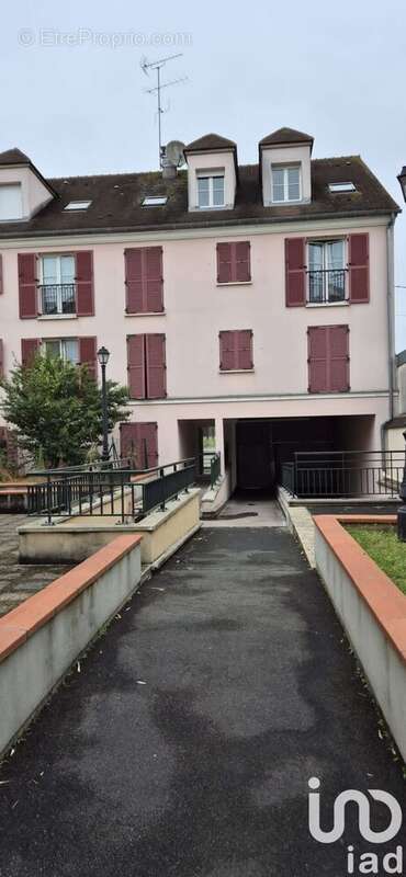 Photo 5 - Parking à MONTEREAU-FAULT-YONNE