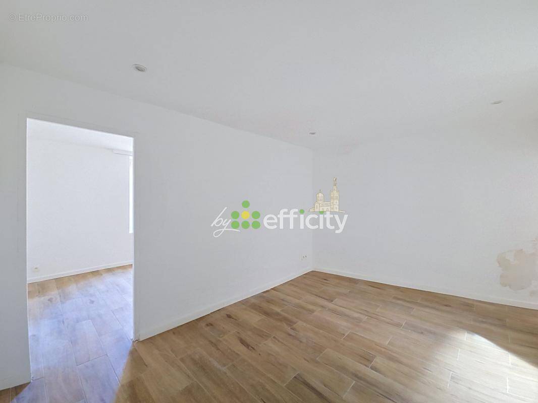 Appartement à MARSEILLE-3E