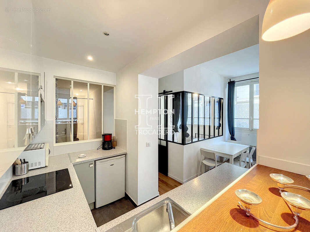 Appartement à PARIS-16E