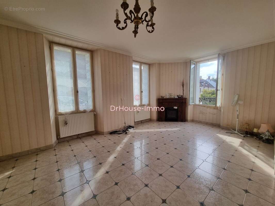 Maison à GY-LES-NONAINS