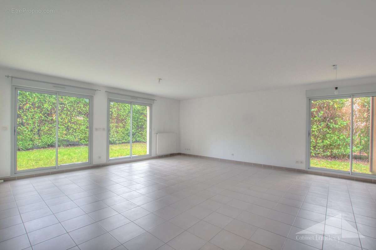 Maison à PREVESSIN-MOENS