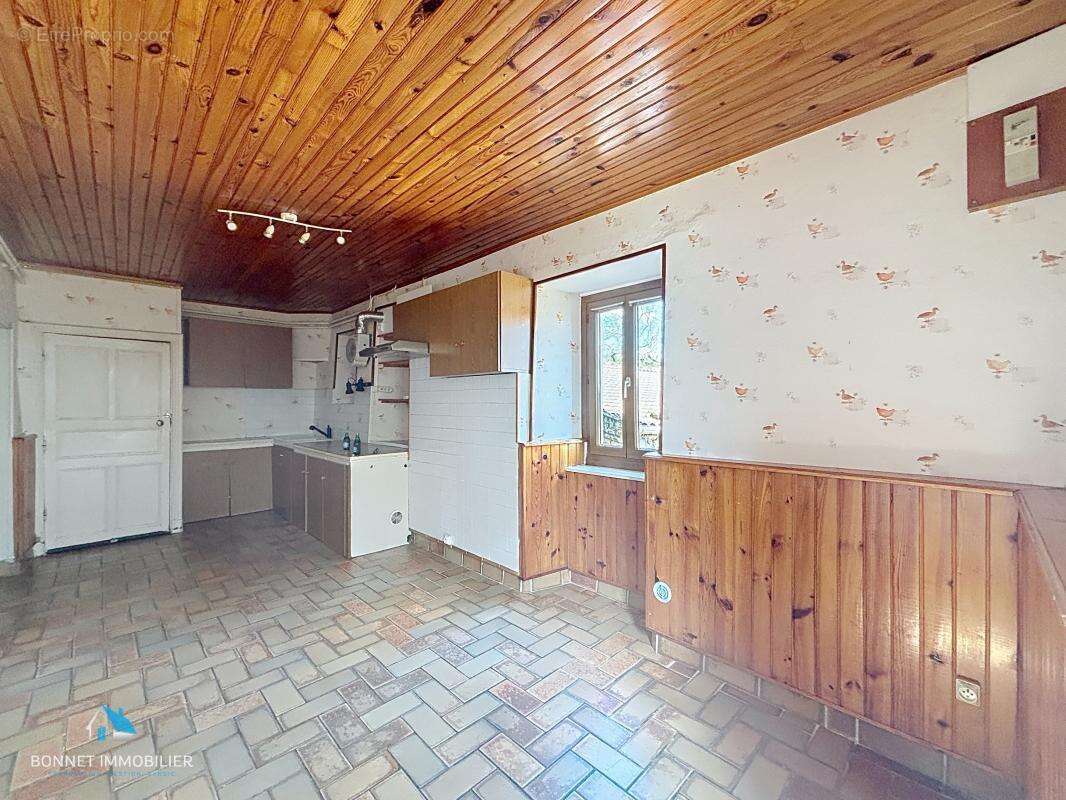 Maison de caractère avec dépendances et fort potentiel - photo 11