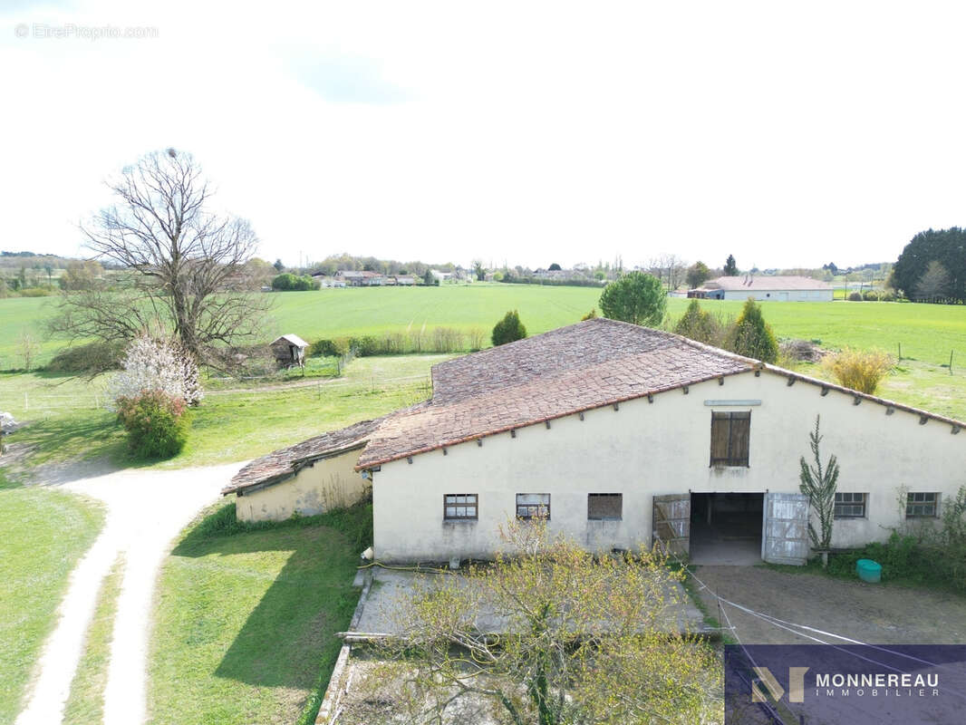 Maison à BAIGNES-SAINTE-RADEGONDE