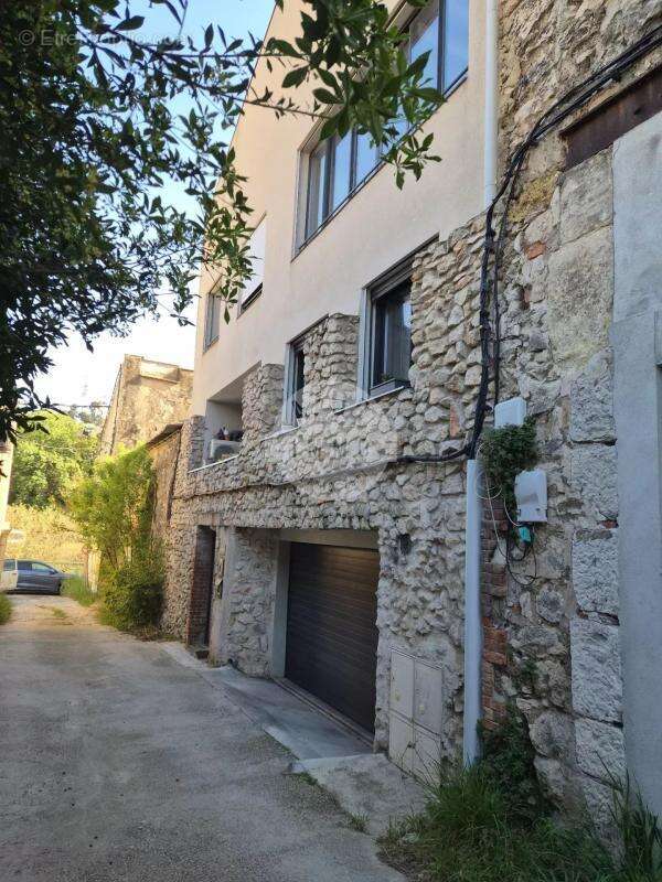 Appartement à ROQUEVAIRE