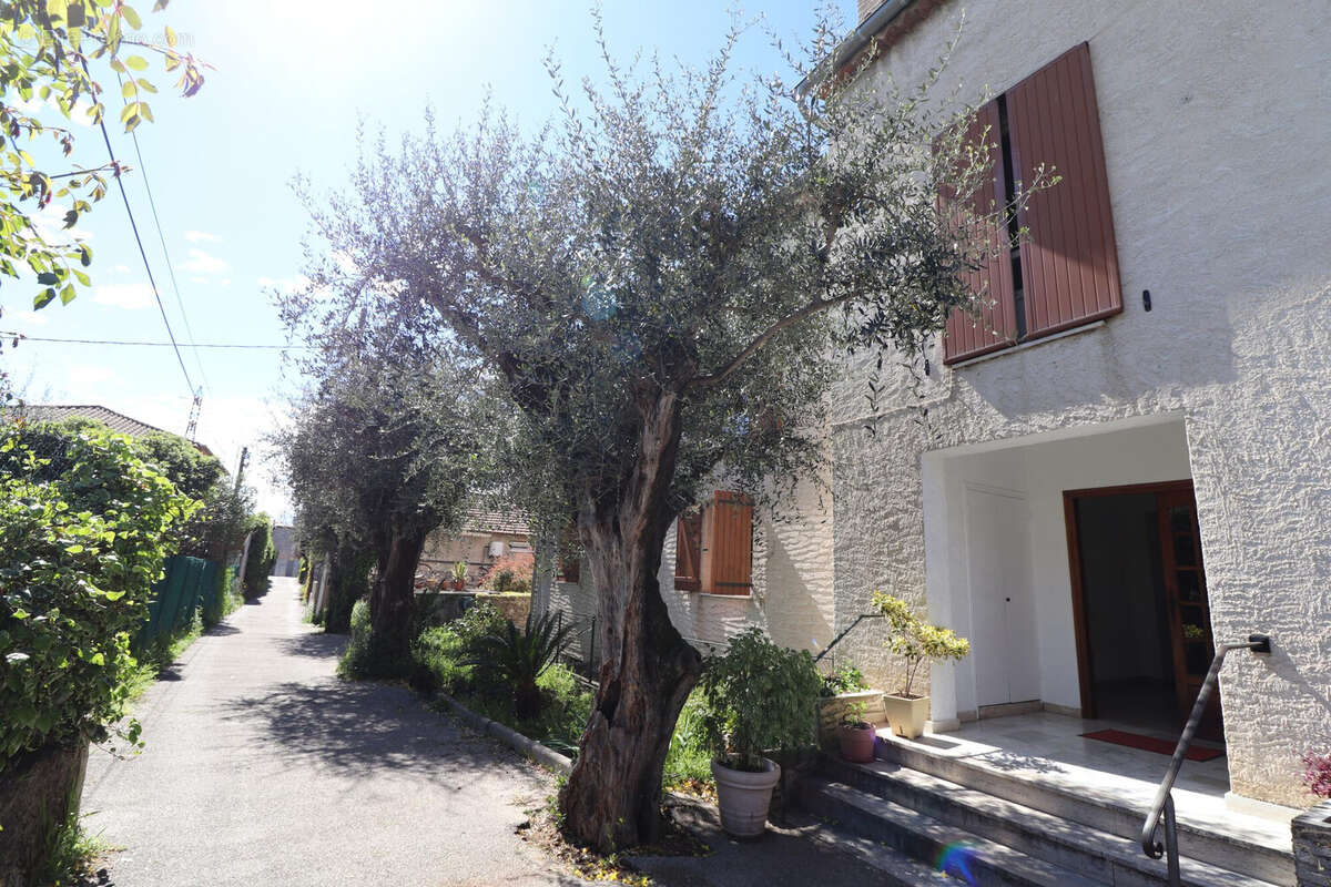 Appartement à MOUGINS