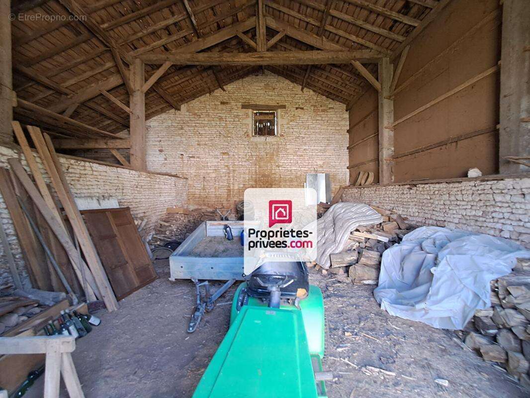 Ensemble immobilier maison d habitation et  grange de caractère sur terrain constructible de 2 800 m² - photo 9