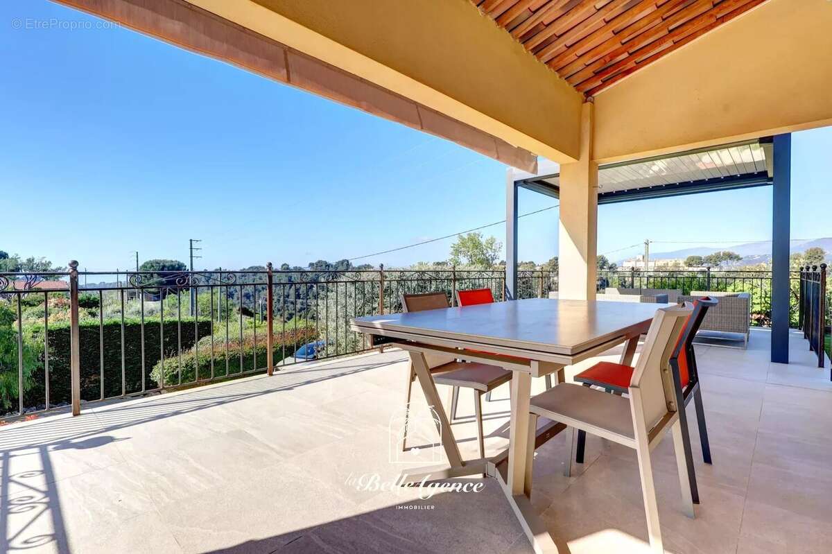 Maison à SAINT-LAURENT-DU-VAR