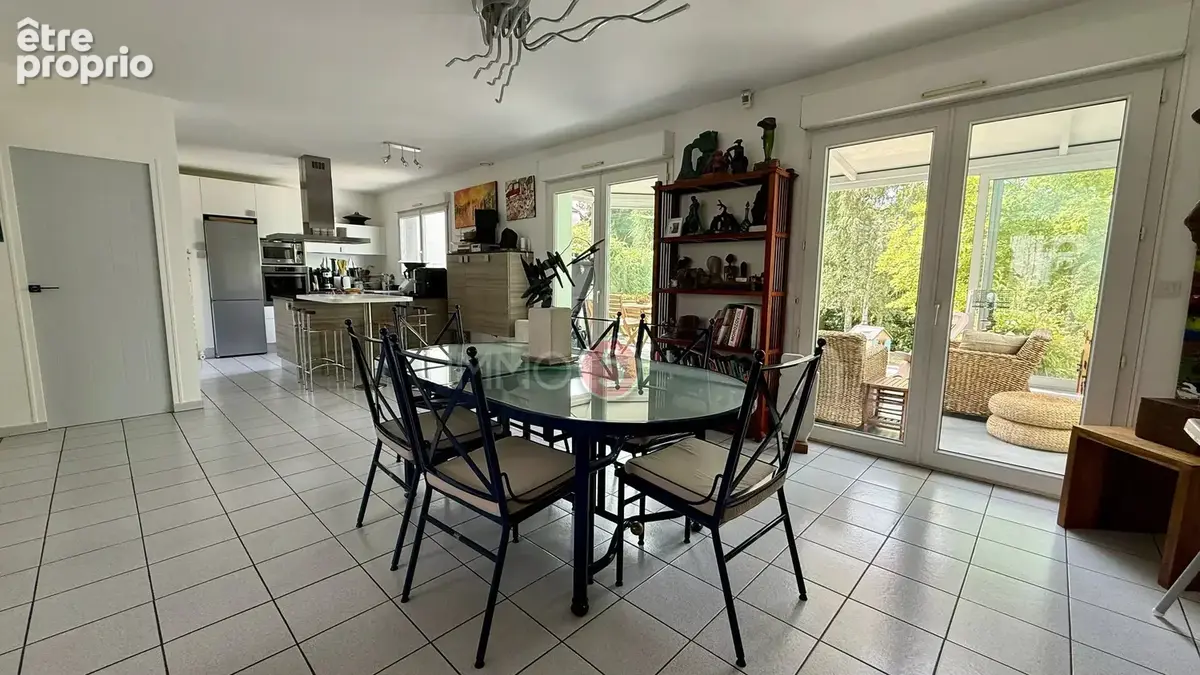 Maison familiale de 162 m² à Gagny – Beaux volumes et grand terrain - photo 5