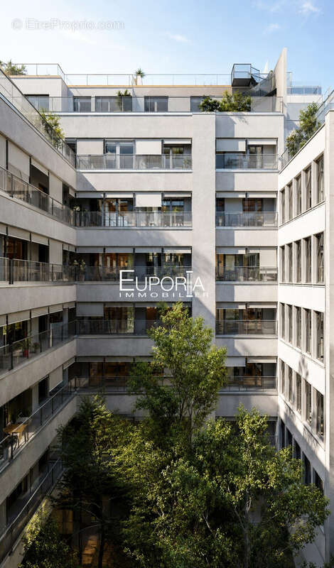 Appartement à PARIS-8E