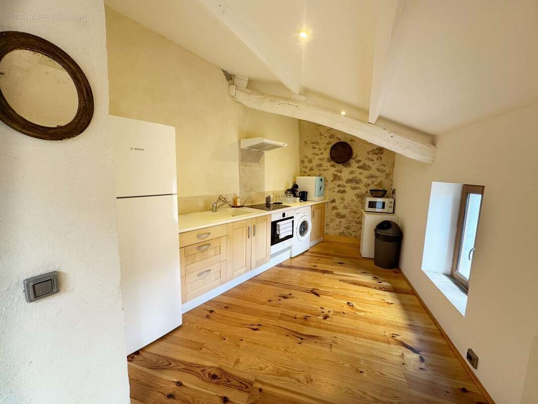 Cuisine - Appartement à SAINT-JULIEN-DU-VERDON