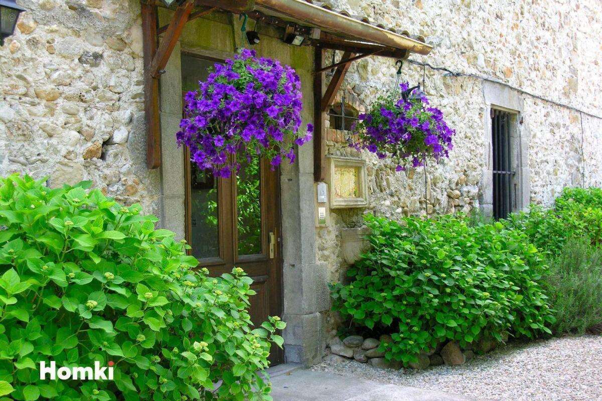 Maison à MEYRANNES
