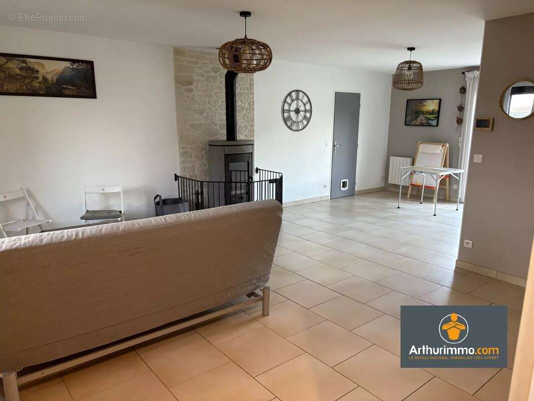 Maison à NEUFCHATEL-SUR-AISNE