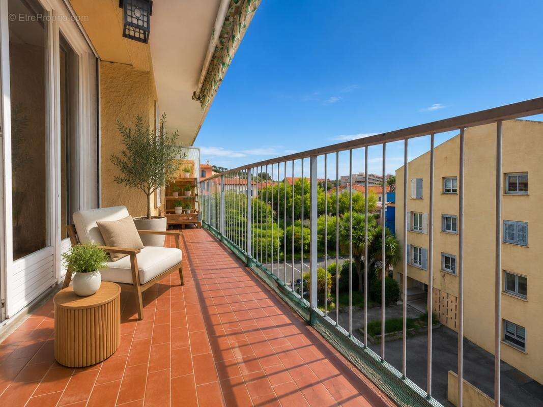 Appartement à VALLAURIS