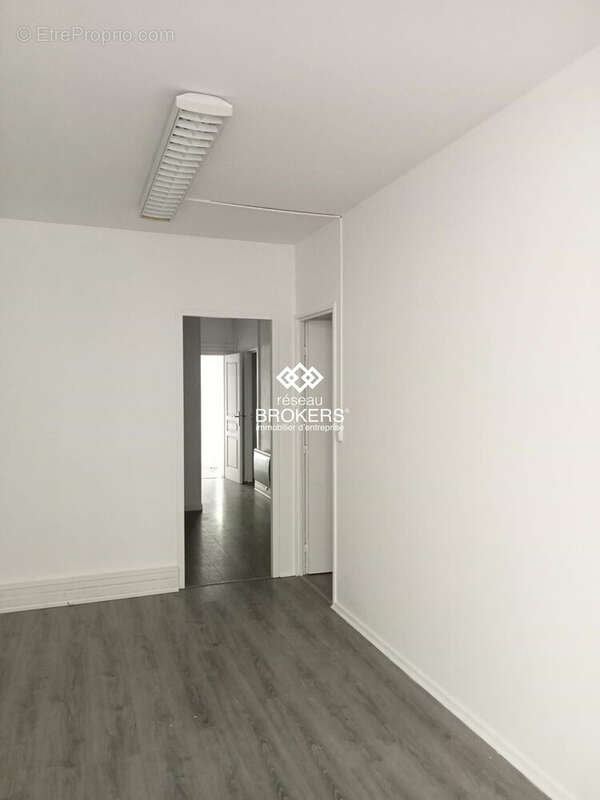 Commerce 88 m² à Pau  - photo 3