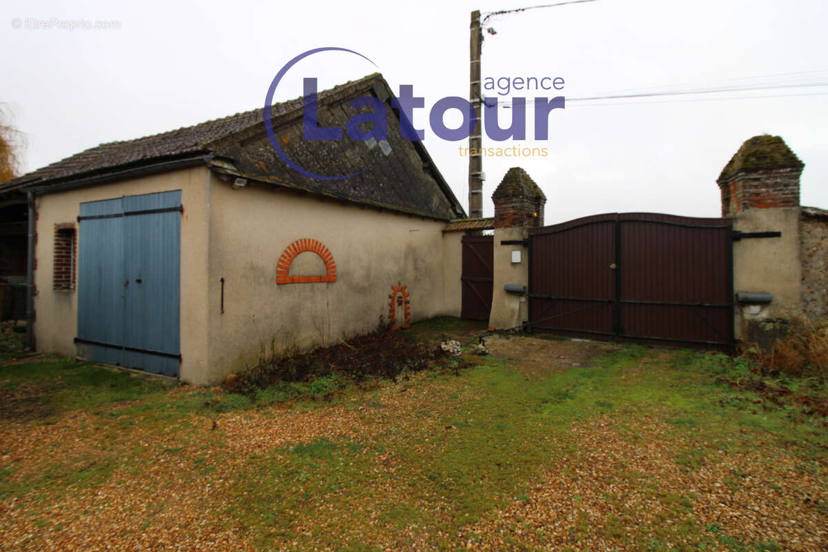 Maison à TREMBLAY-LES-VILLAGES