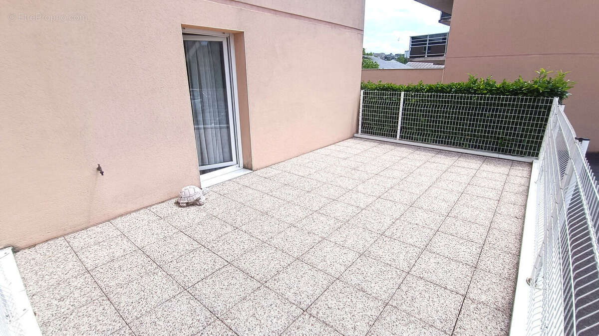 Appartement à ONET-LE-CHATEAU