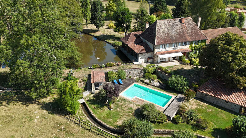 Maison à LA CLAYETTE