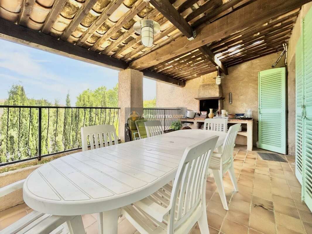 Maison à ROQUEBRUNE-SUR-ARGENS