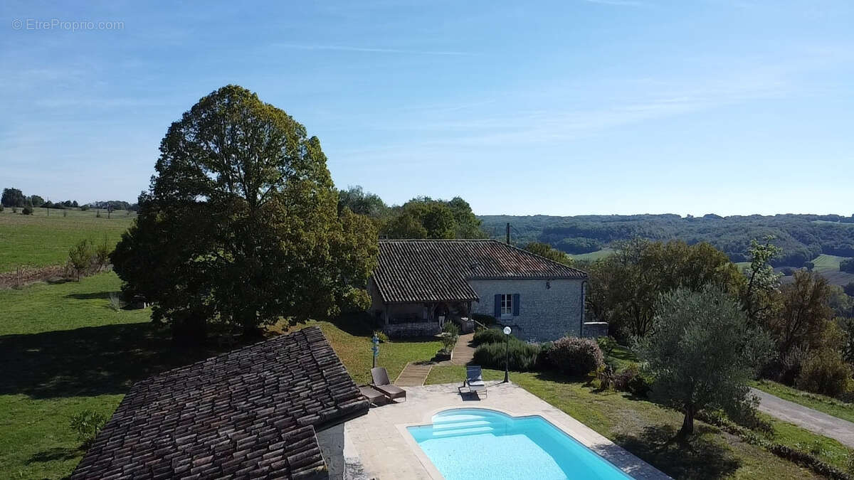 Maison à MONTAIGU-DE-QUERCY