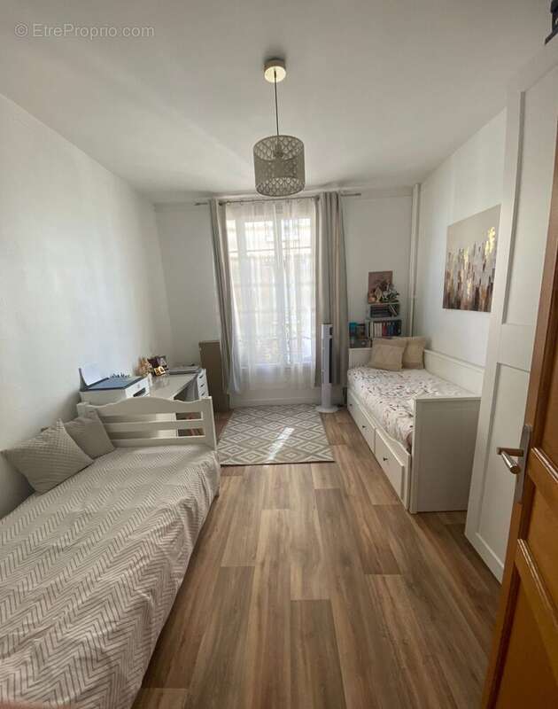 Appartement à COURBEVOIE
