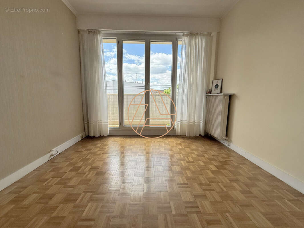 Appartement à SAINT-MAUR-DES-FOSSES