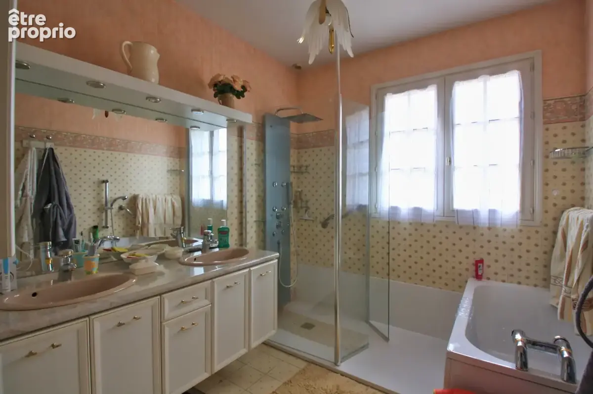 Maison 5 chambres, dans un village dynamique, à proximité directe des commodités - photo 5