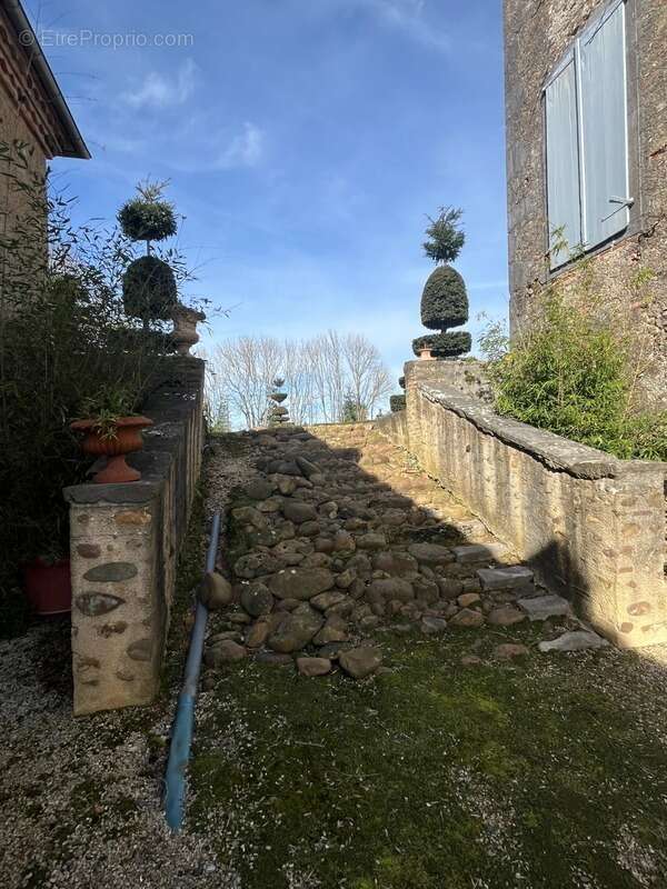 ELEGANT CHATEAU XVIIIs, sans travaux, sur 1 hectare clos de murs, jardin paysagé, chapelle, orangerie, dépendances, pour famille - photo 40