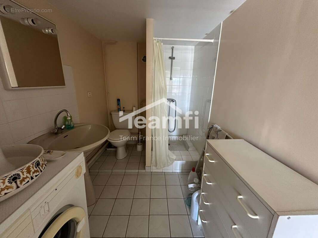 Maison à LA MONNERIE-LE-MONTEL