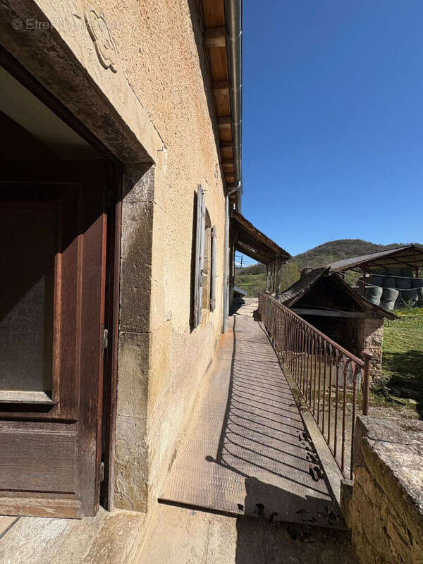 SALLES-LA-SOURCE: Maison de caractère  avec dépendances + jardin - photo 22