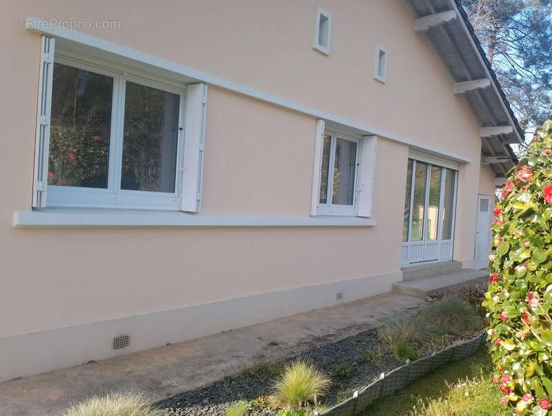 Maison t4 de plain pied + dépendance - photo 6