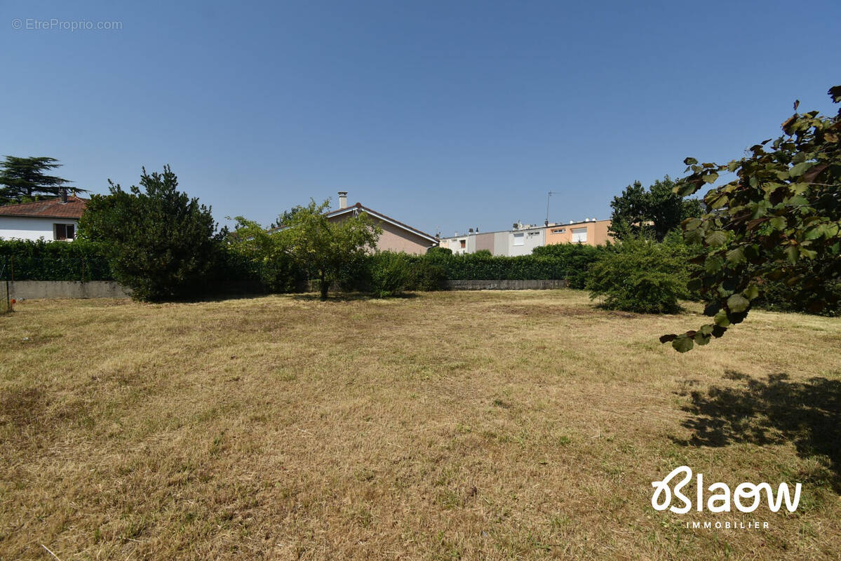 Terrain à MEYZIEU