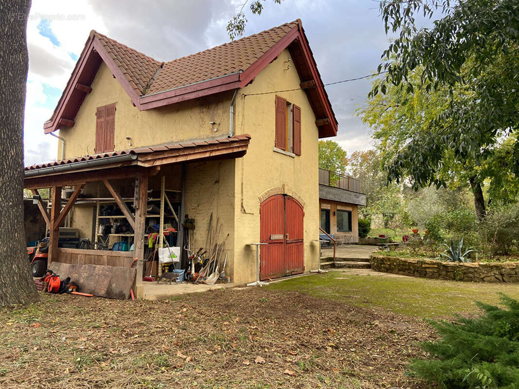 Terrain à CURIS-AU-MONT-D'OR