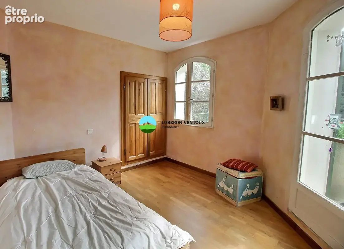 Maison de construction traditionnelle de plus de 200 m² au calme, 4 chambres et piscine. - photo 10