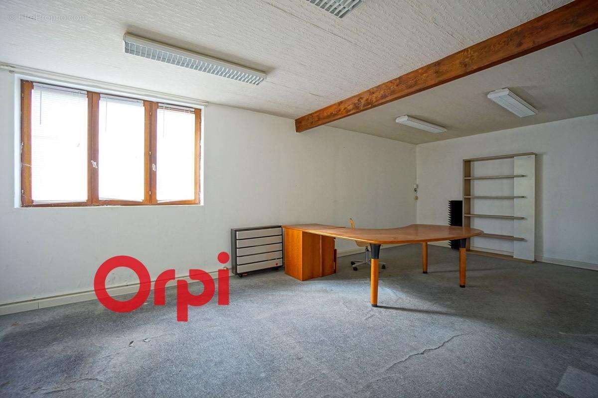 Commerce à MENNEVAL