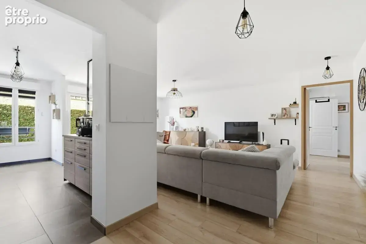 Tres beau rez-de-jardin de 5 pieces a saint-cyr-l'ecole avec double box et cave - photo 5