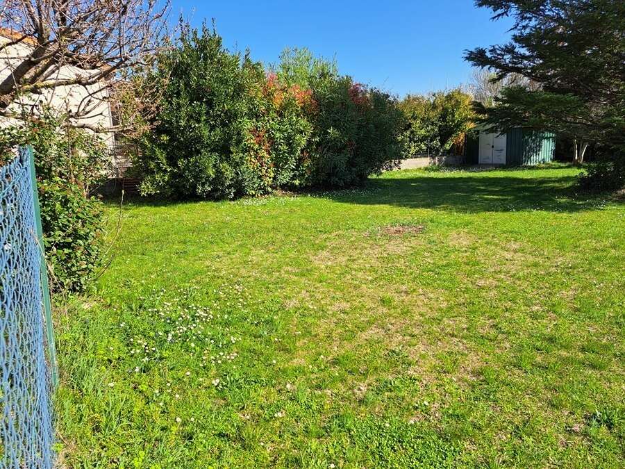 Terrain 400 m² à Pelissanne  - photo 2