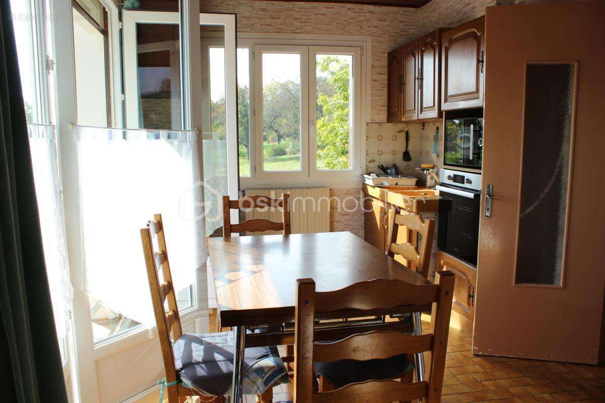 St honore - hameau de tors - maison de 88m²  - 3 chambres - salon - cuisine - sous sol complet avec garages - photo 8
