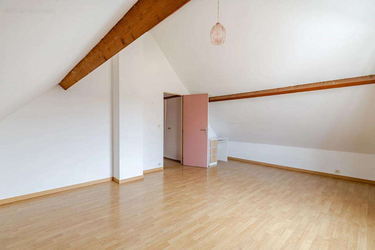 Maison à COMBS-LA-VILLE